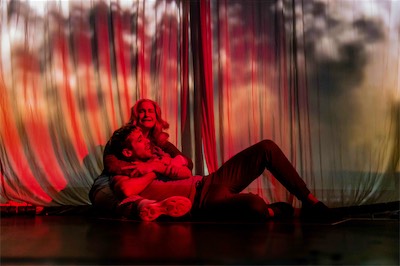 Rachel Rhea Shannon as Vashti and Uki Pavlovic as Kuno